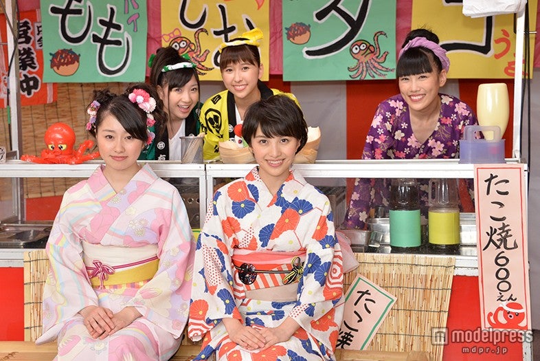 （上段左から）有安杏果、玉井詩織、高城れに（下段左から）佐々木彩夏、百田夏菜子