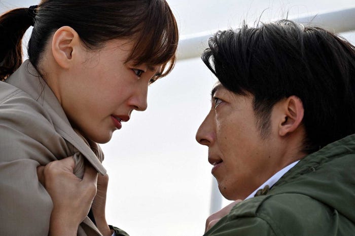 綾瀬はるか、高橋一生「天国と地獄 ~サイコな2人~」第9話より(C)TBS