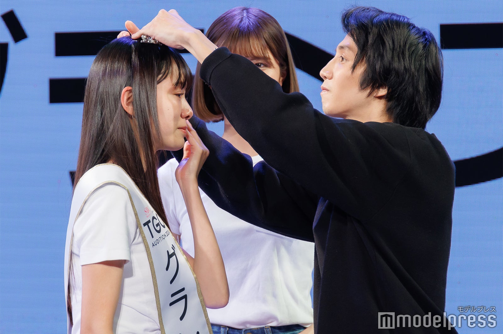 （左）湯淺凜子さん（C）モデルプレス