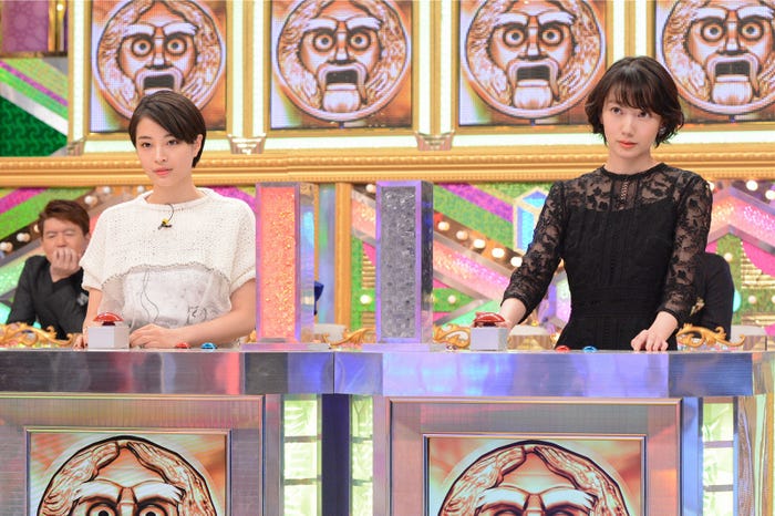 広瀬すず、波瑠(C)日本テレビ