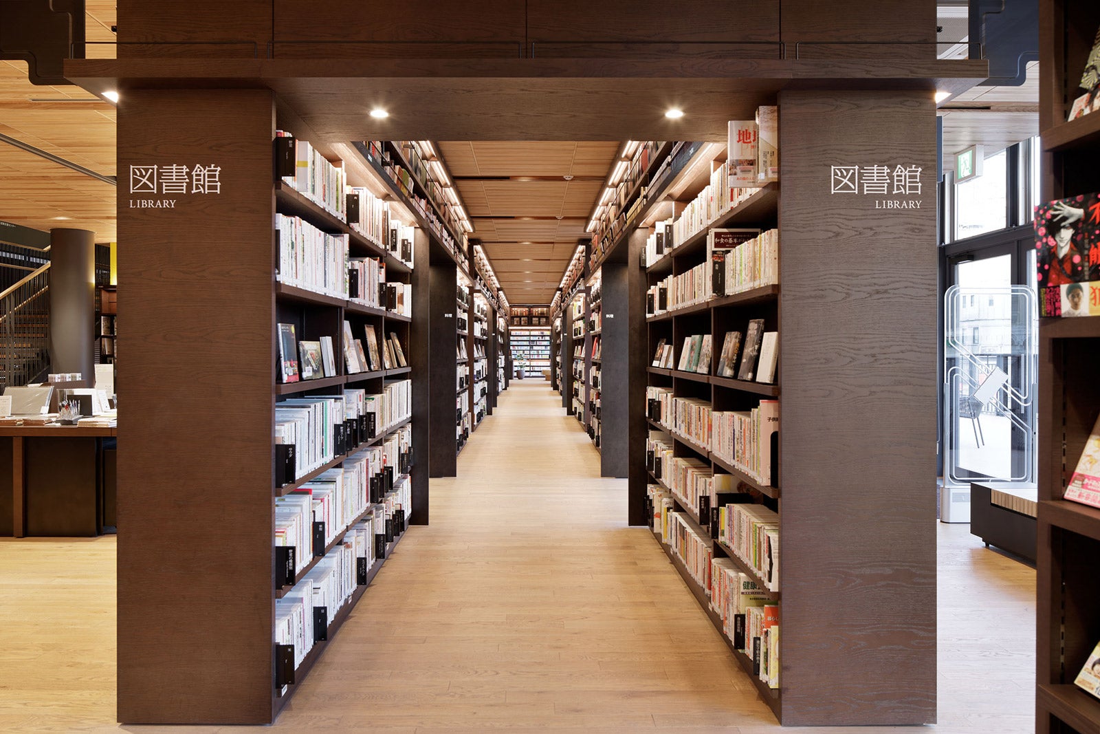 徳山駅前図書館／画像提供：カルチュア・コンビニエンス・クラブ株式会社