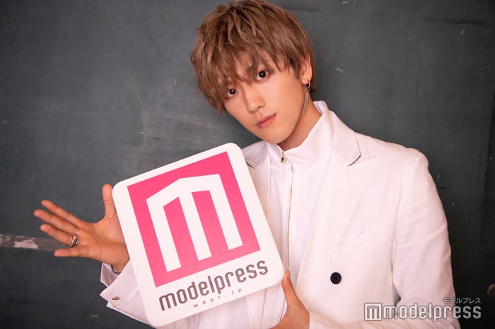 草地稜之(C)モデルプレス