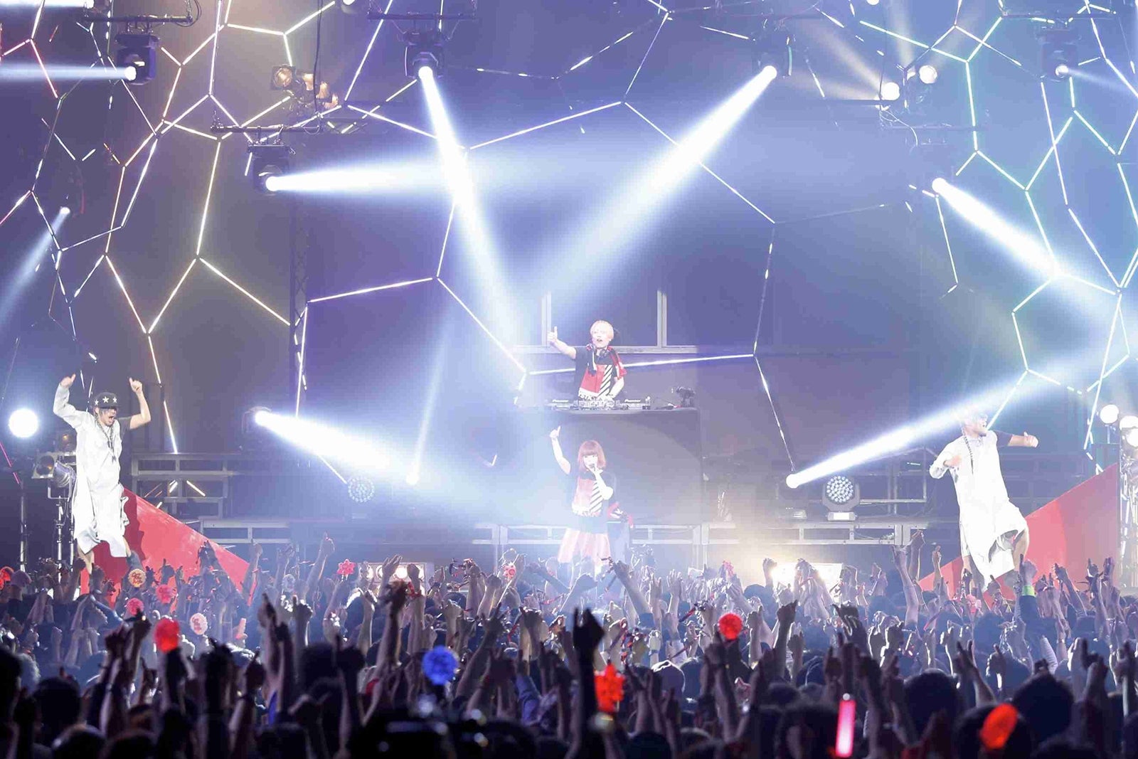 きゃりー「インベーダーインベーダー」「ファッションモンスター」をダイナミックにアレンジ　初披露曲も