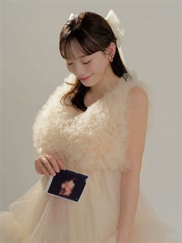 夫はサッカー選手、28歳モデルがふわふわドレスの"マタニティフォト"公開「お姫様みたいでかわいい」