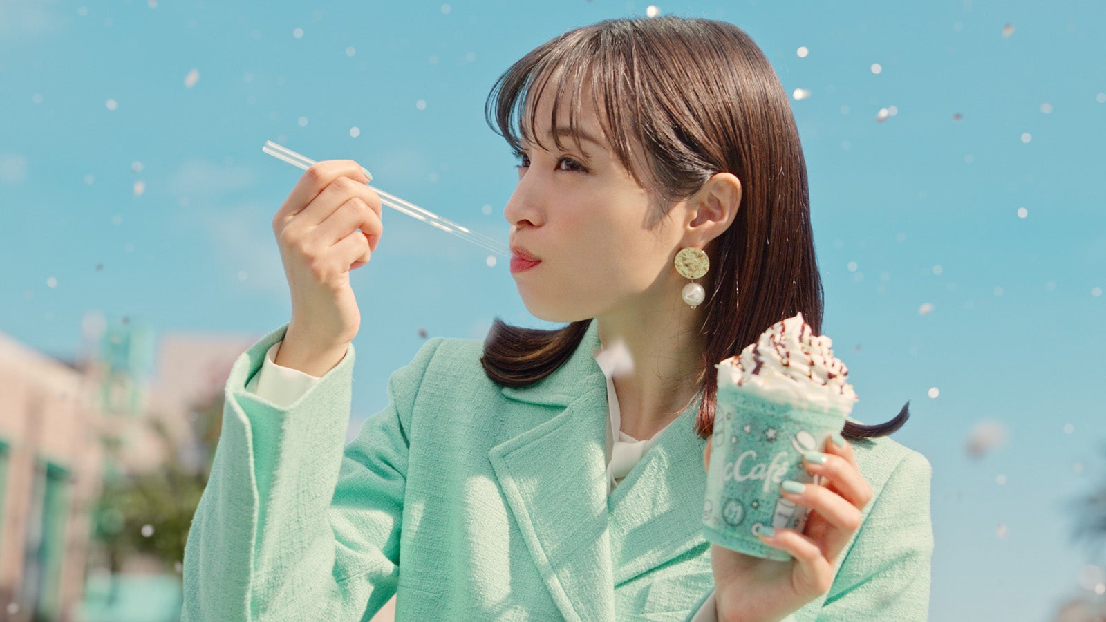 広瀬すず／新TVCM「マックカフェ『しあわせすぎるっ！チョコミント』」篇（提供写真）