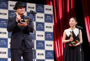 佐藤二朗 キネ旬授賞式で「今日は会場に無事に入れました」と会心のボケも不発ww 17日は警備員に止められる