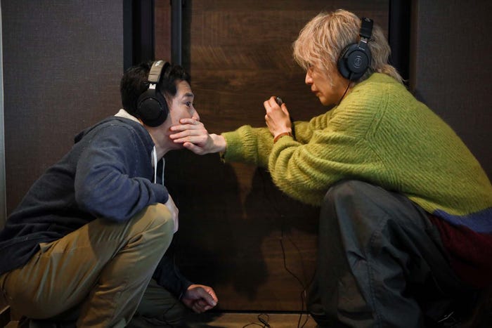 伊藤淳史、佐藤大樹「離婚しない男―サレ夫と悪嫁の騙し愛―」第2話より(C)テレビ朝日