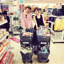 モデルプレス - 紗栄子&山田優、家族で旅行へ 子ども同士が「なんだかいい感じ」