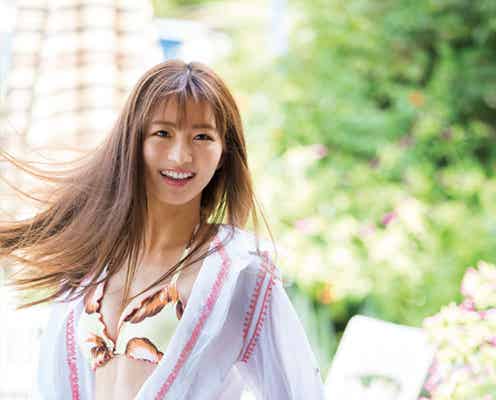 岡崎紗絵“美オーラ”全開ビキニ姿で魅了