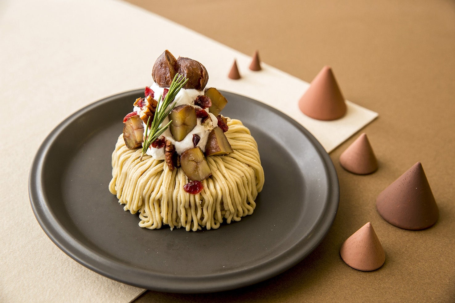 和栗のモンブランパンケーキ1,380円（税抜）／画像提供：株式会社ベイクルーズ