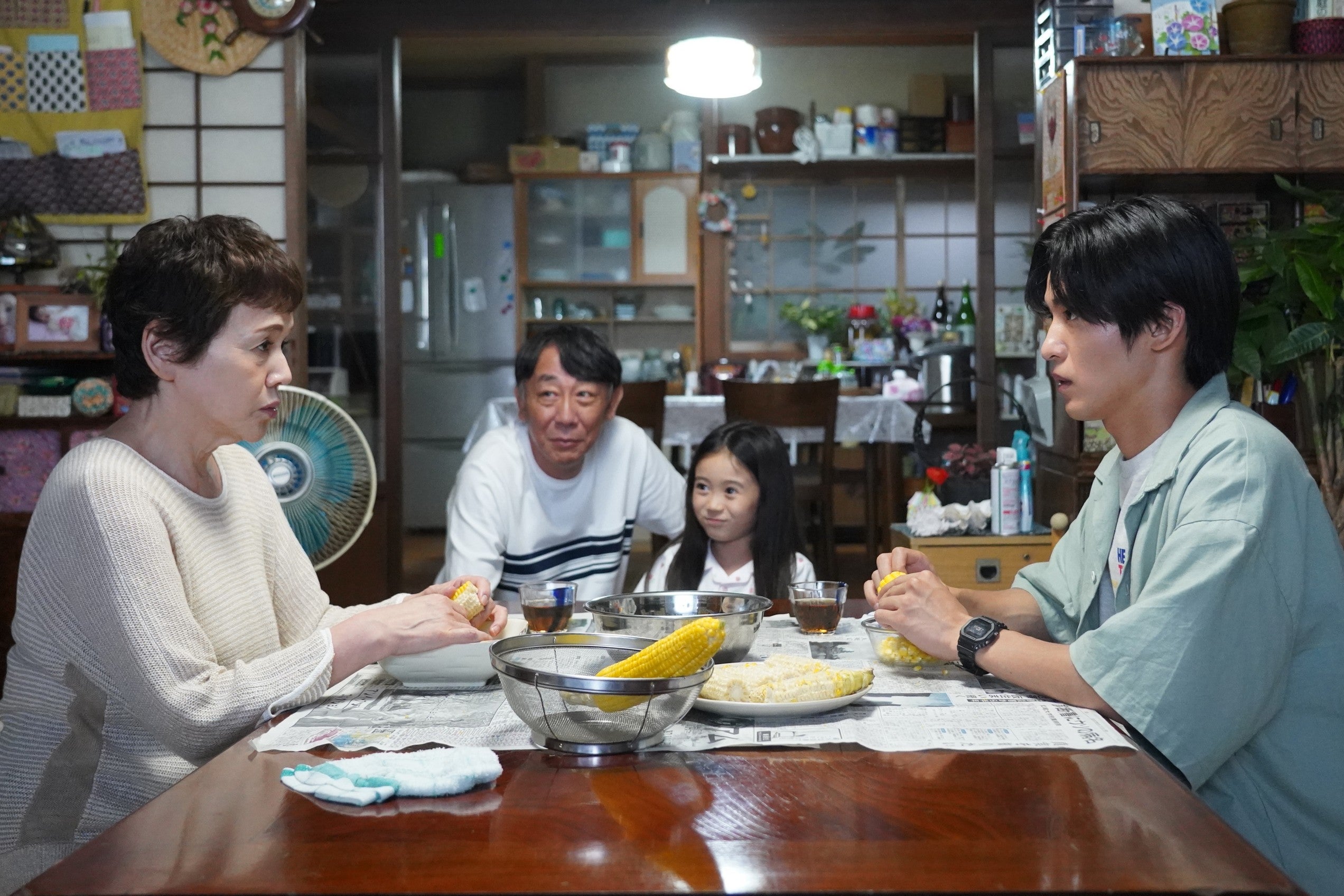 大竹しのぶ、利重剛、泉谷星奈、目黒蓮「海のはじまり」第5話より（C）フジテレビ