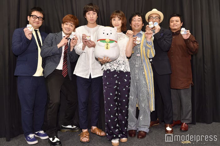 (左より)なすなかにし(中西、那須)、落合モトキ、松井玲奈、前野朋哉、角田晃広、飯塚健監督 (C)モデルプレス