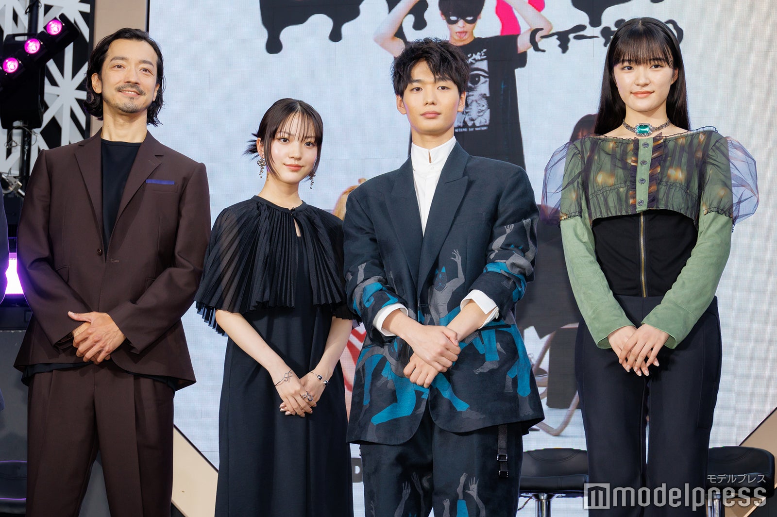 （左から）金子ノブアキ、伊礼姫奈、青木柚、服部樹咲（C）モデルプレス