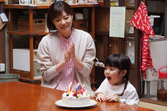 上野樹里、加藤柚凪「監察医 朝顔」第1話より(C)フジテレビ