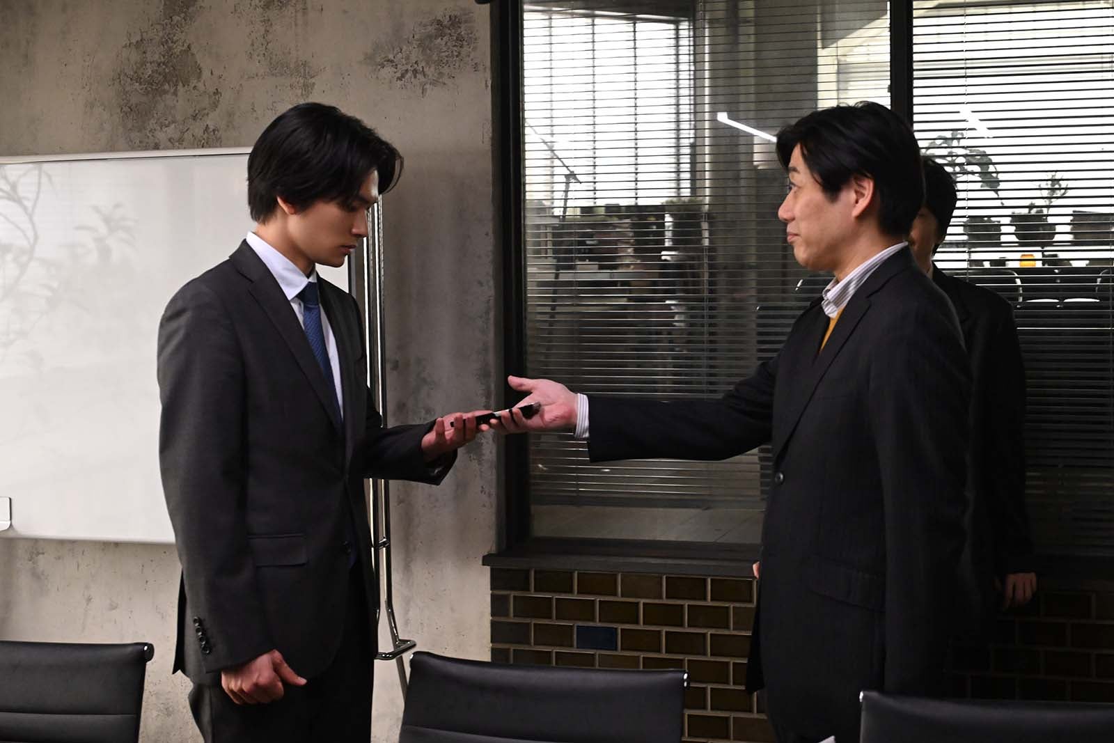 北村匠海、林泰文「アンチヒーロー」第6話より（C）TBS