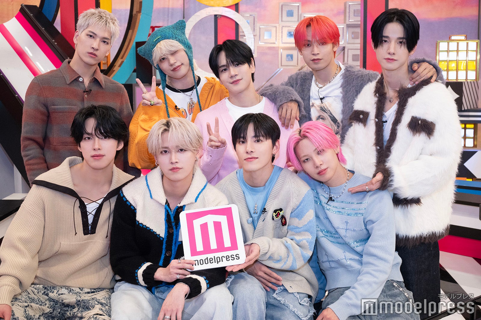 JO1（上段左から時計回りに）金城碧海、木全翔也、豆原一成、與那城奨、佐藤景瑚、川尻蓮、川西拓実、白岩瑠姫、河野純喜（C）モデルプレス