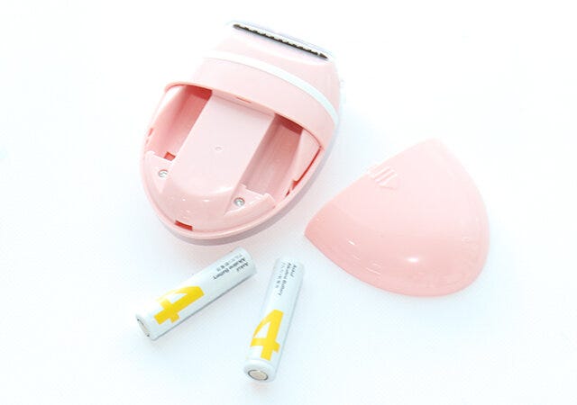 付録　ムック　宝島社　美肌シェーバー　単4形電池　電池式　フタ　ドライバー不要