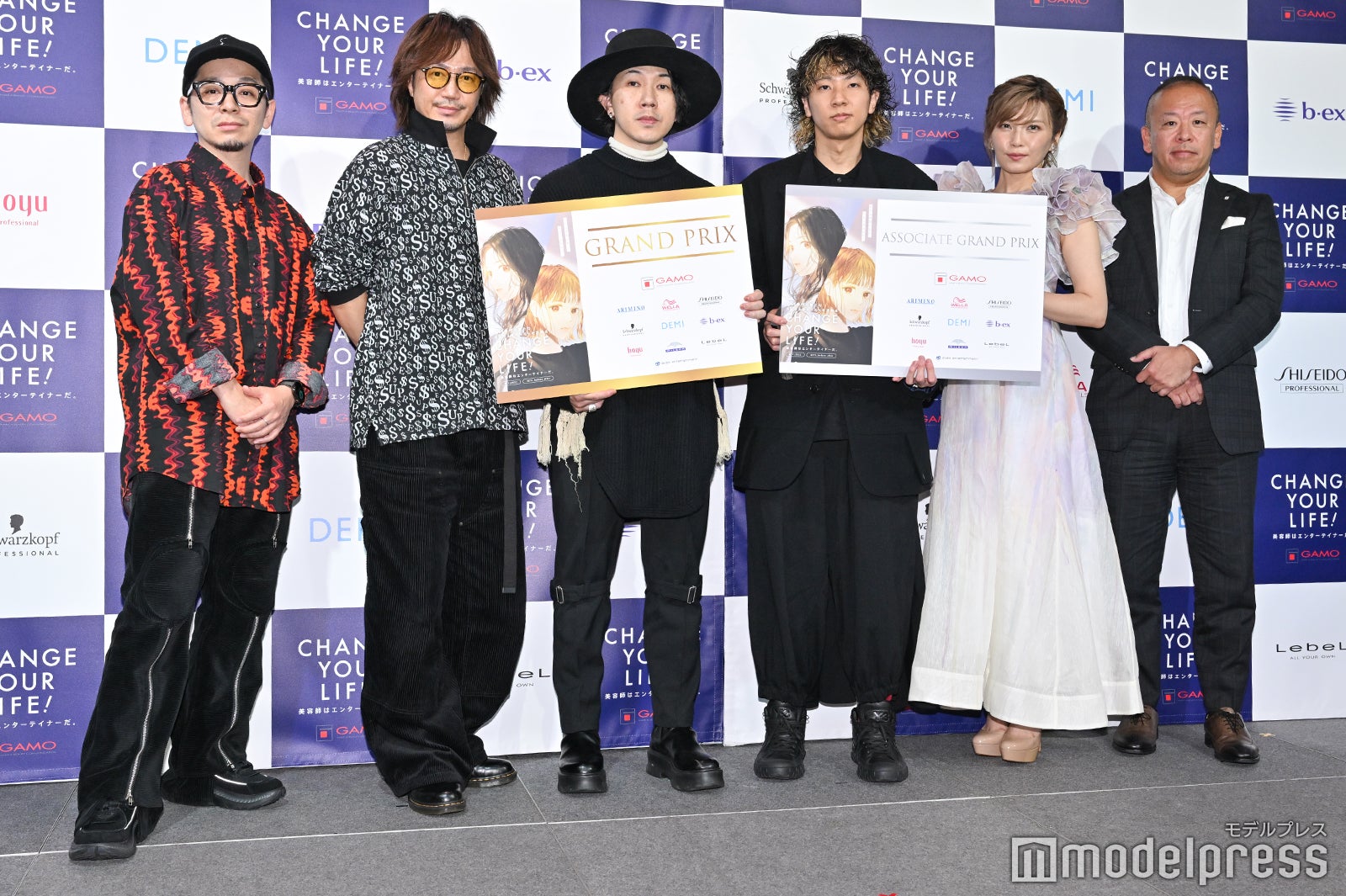 宇野実彩子と「CHANGE YOUR LIFE！ 2022」グランプリ （C）モデルプレス