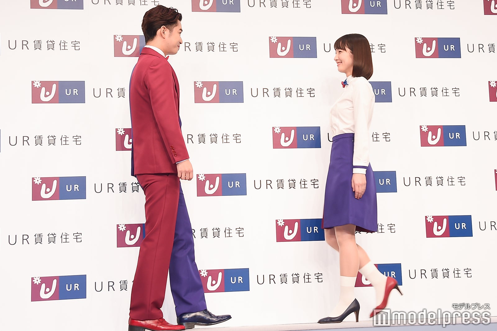 両サイドから登場し…／千葉雄大、吉岡里帆（C）モデルプレス