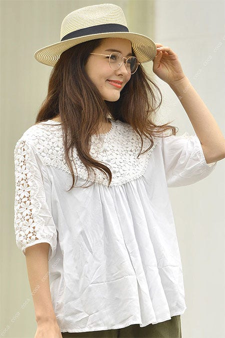 花柄レースコットンブラウス「coca」2,690円(税込)