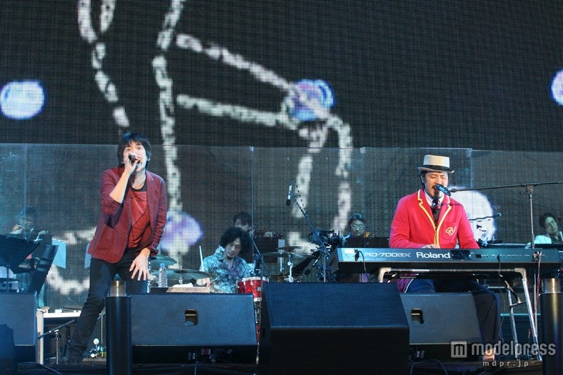 ライブパフォーマンスをしたスキマスイッチ