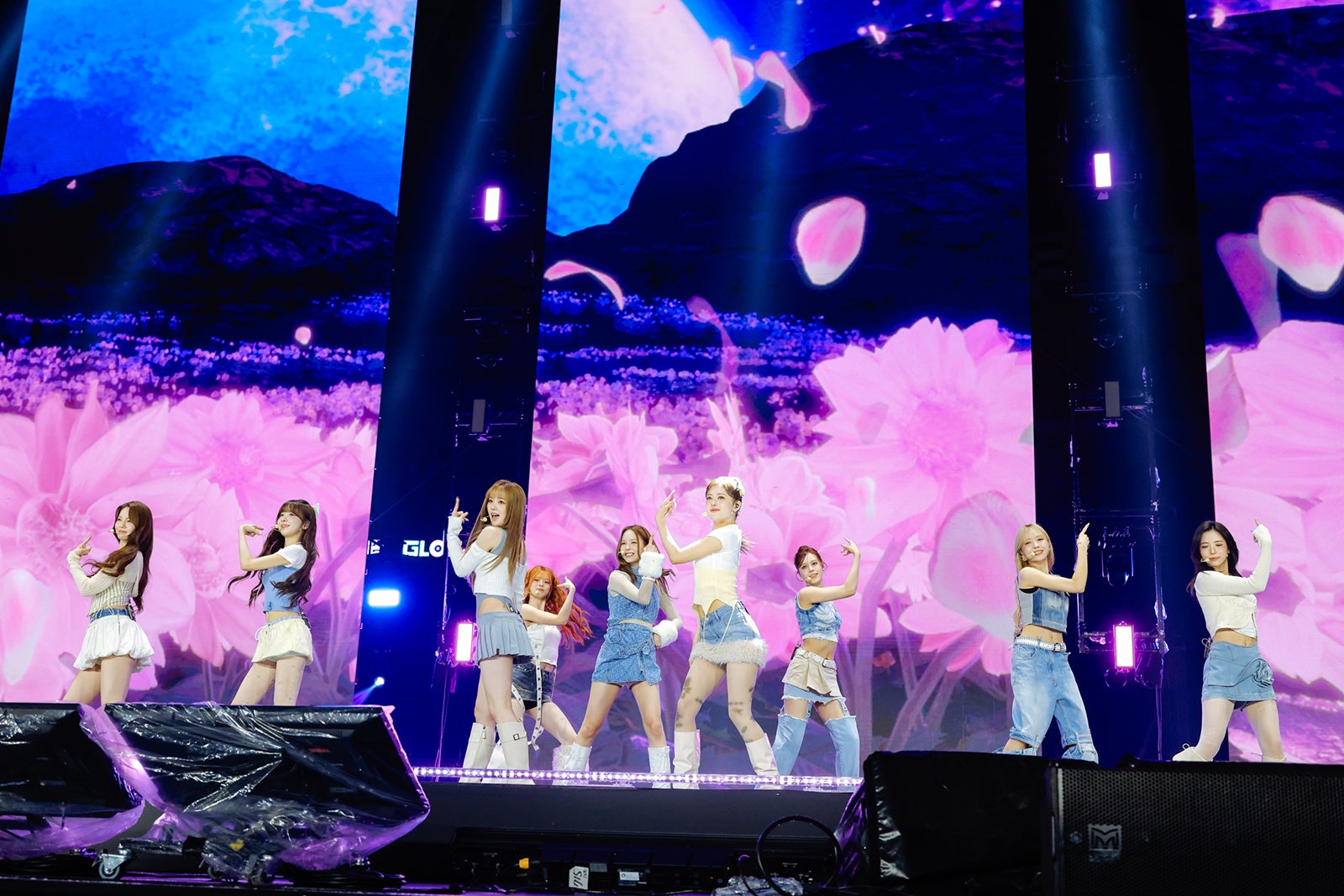 NiziU「2025 MUSIC BANK GLOBAL FESTIVAL IN JAPAN」撮影：上山陽介、木村泰之、石井亜希、堀内レイ