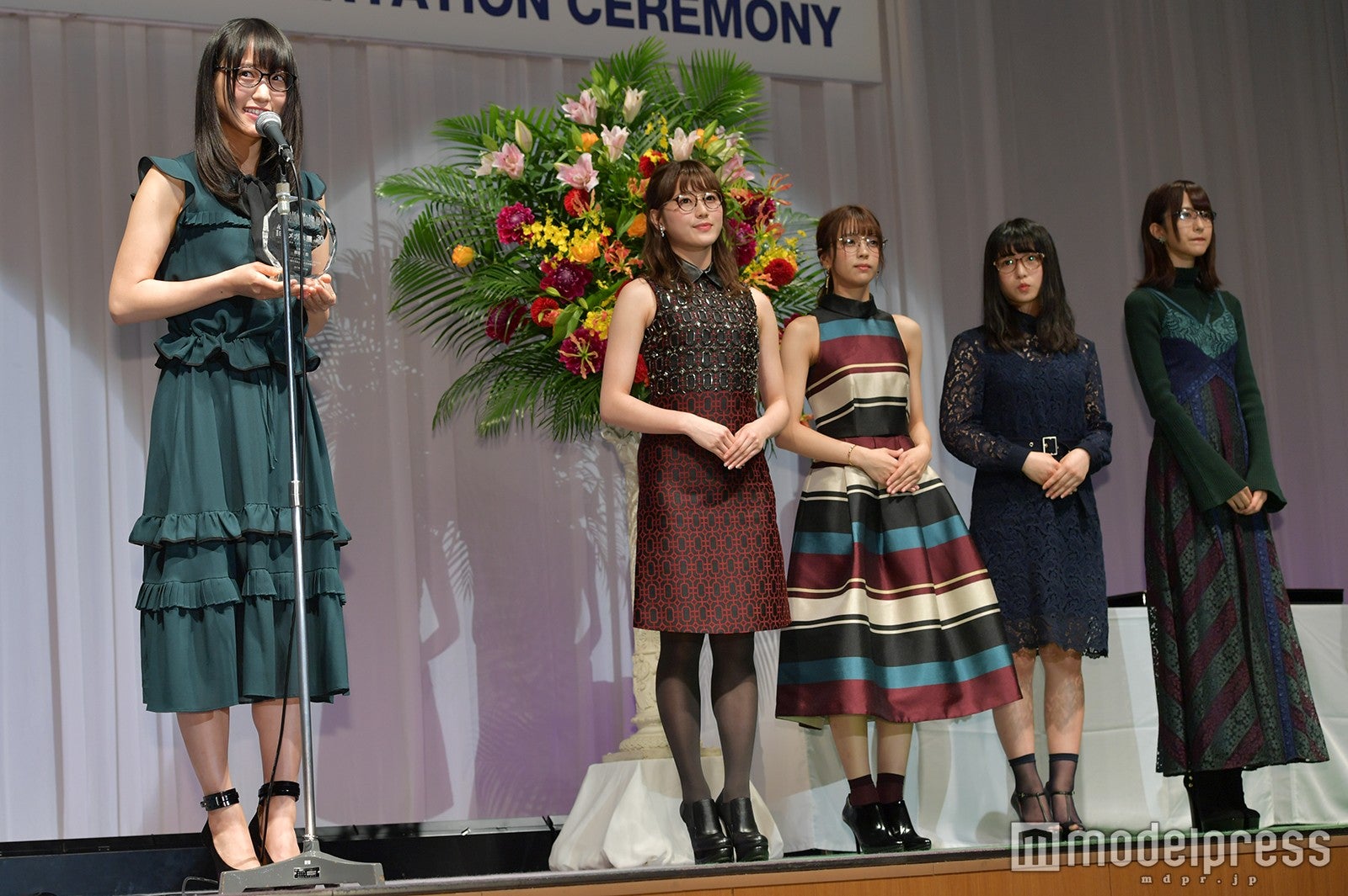 （左から）菅井友香、守屋茜 、小林由依、長濱ねる、土生瑞穂（C）モデルプレス