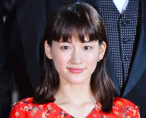V6岡田准一、綾瀬はるからキャストとレッドカーペット ファンと野外で交流