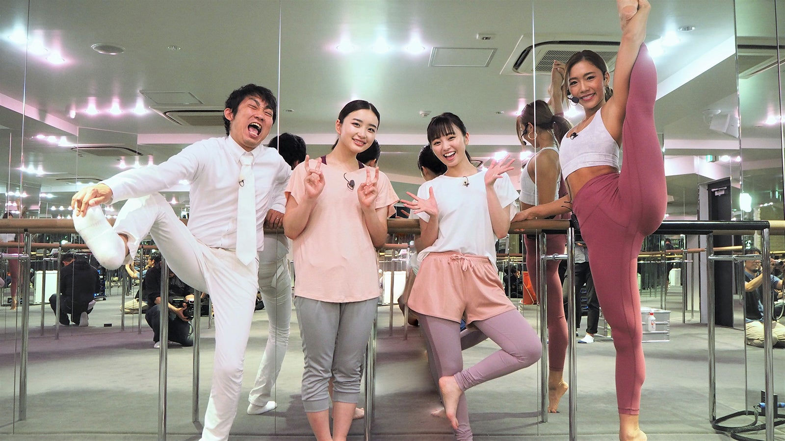 （左から）石田明、安倍乙、今泉佑唯、麻田ゆんさん（画像提供：テレビ朝日）