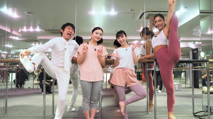 (左から)石田明、安倍乙、今泉佑唯、麻田ゆんさん(画像提供:テレビ朝日)