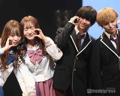人気TikTokerりょうりょま&“可愛すぎる”韓国人双子姉妹・じゅんな&ゆうな、手繋ぎ密着&お揃いポーズにキュン<GAKUSEI RUNWAY>