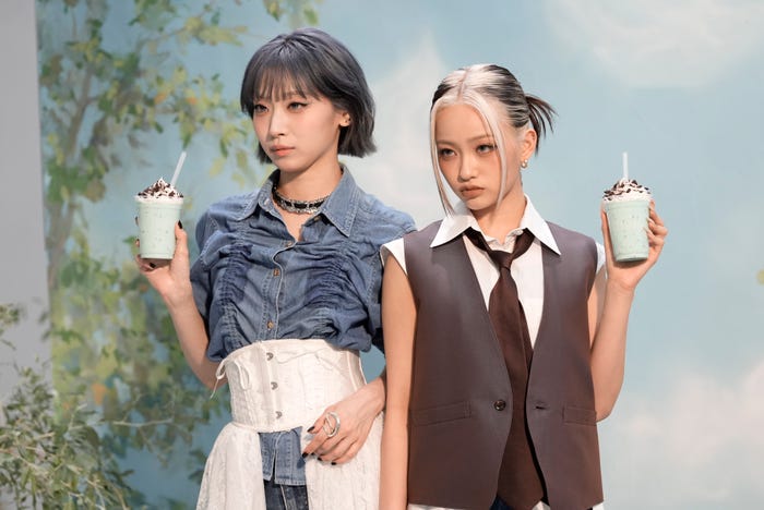 JISOO、YURI「マックに甘いの飲みにこない?チョコミント」篇メイキング(提供写真)