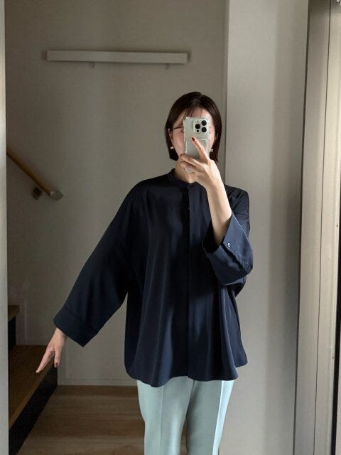 ユニクロ　ドレープブラウス／7分袖　NAVY　3XL　着用