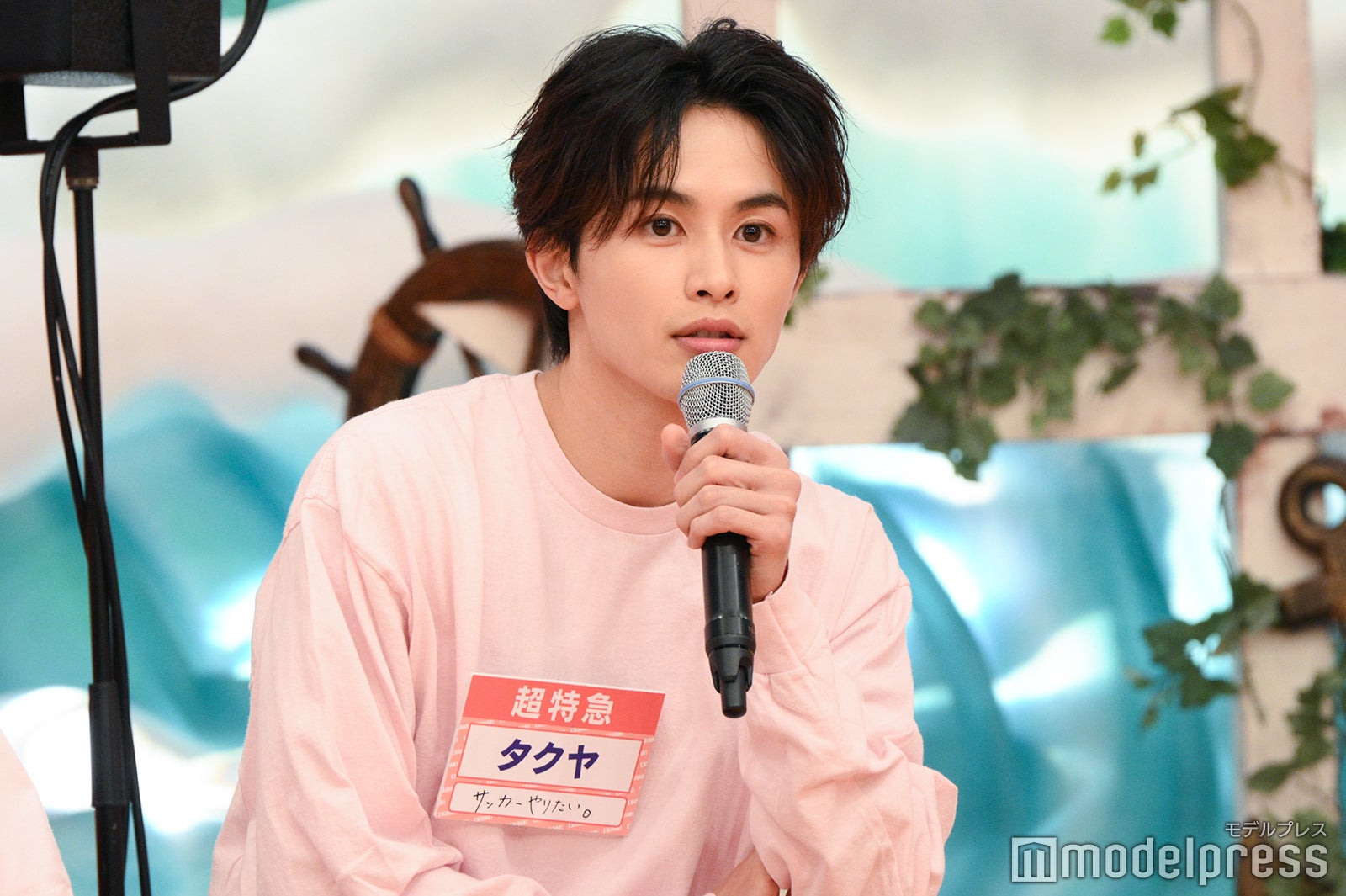 ドライブの予定が渋滞しているタクヤ（C）モデルプレス