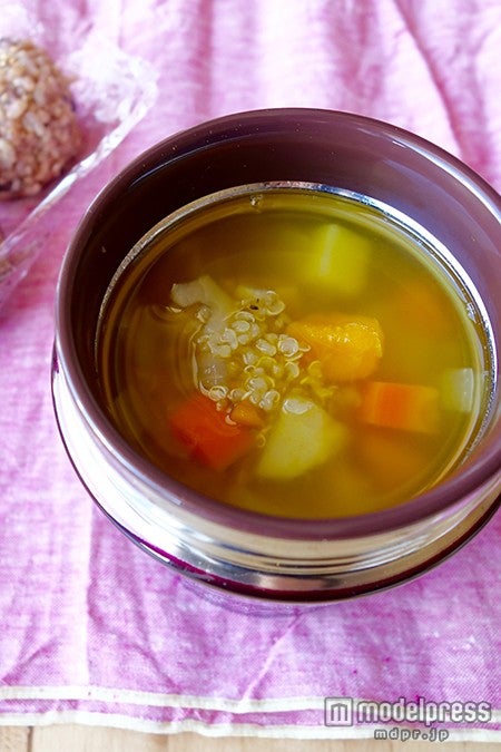 キヌア入りベジスープ