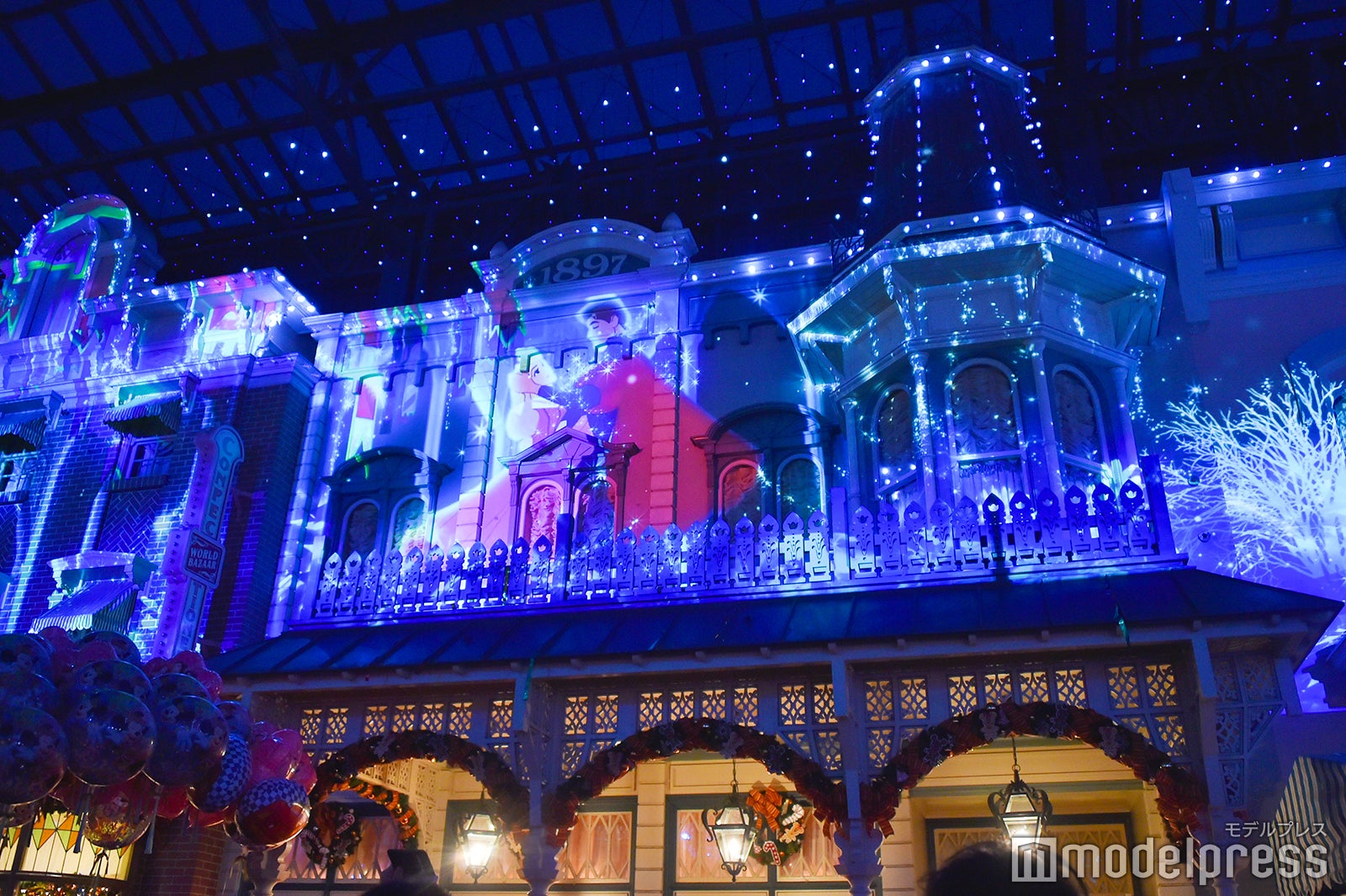 「セレブレーションストリート」クリスマスバージョン （C）モデルプレス（C）Disney