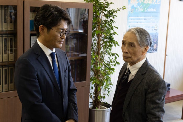 安田顕、堺正章「日本一の最低男 ※私の家族はニセモノだった」第10話(C)フジテレビ