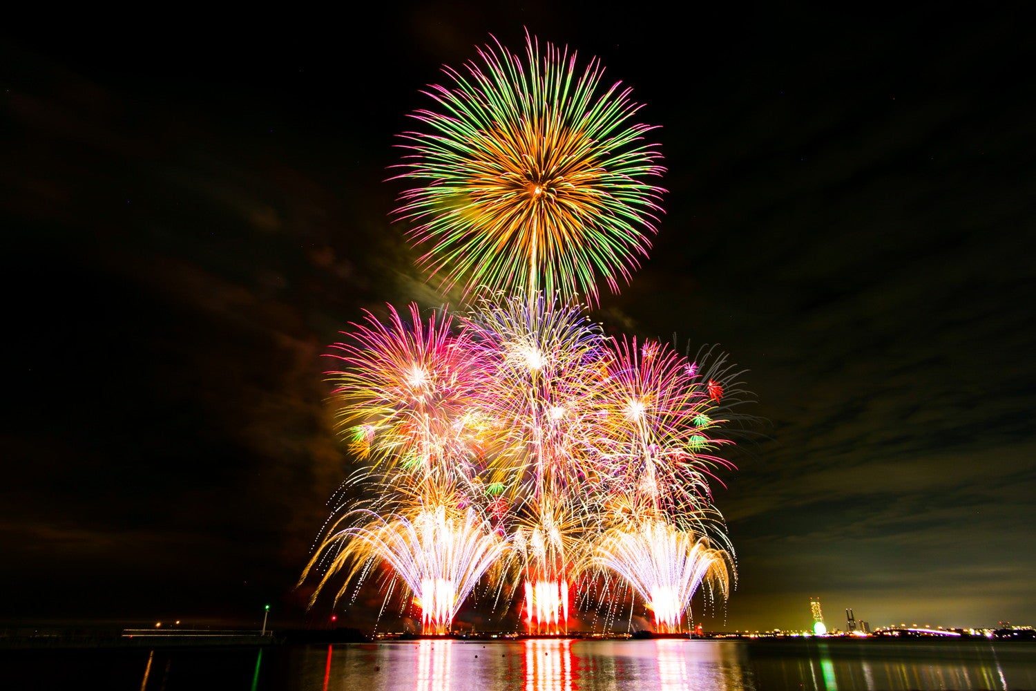 大阪最大級の海上花火大会「泉州夢花火」8月23日開催 演出面がスケールアップ