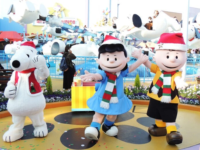 チャーリー・ブラウン、ルーシー、スヌーピーも登場して、みんなとダンス＆グリーティング