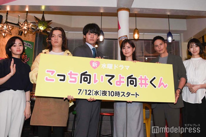 (左から)藤原さくら、岡山天音、赤楚衛二、生田絵梨花、市原隼人、波瑠(C)モデルプレス