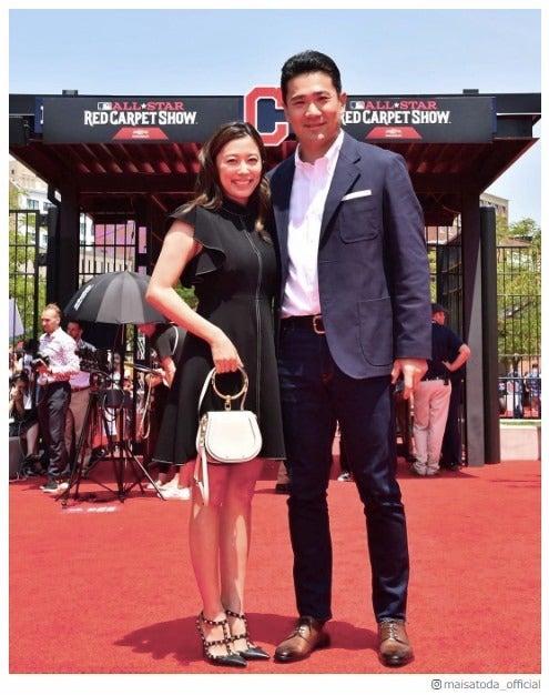 田中将大投手、球宴レッドカーペットに妻・里田まい＆息子とともに登場 夫婦ショットに反響
