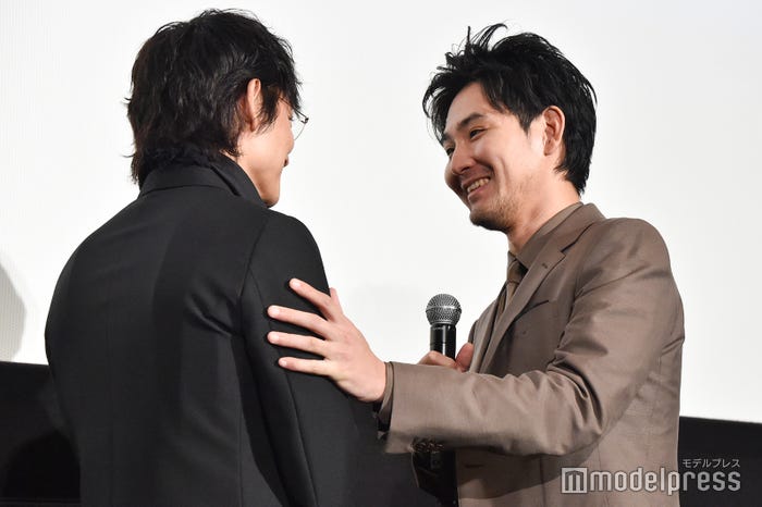 綾野剛、松田龍平 (C)モデルプレス