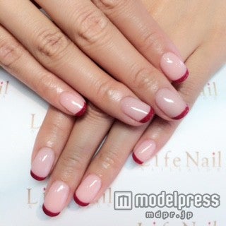 ピンクベースに赤フレンチ