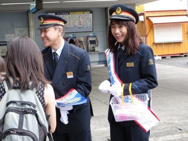 右／武田あやな