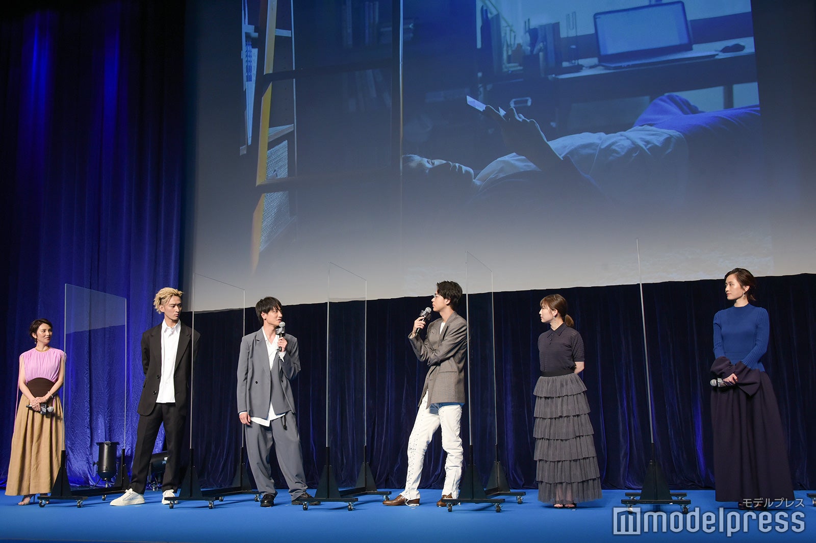 （左から）田中麗奈、上杉柊平、藤原季節、成田凌、伊藤沙莉、前田敦子（C）モデルプレス