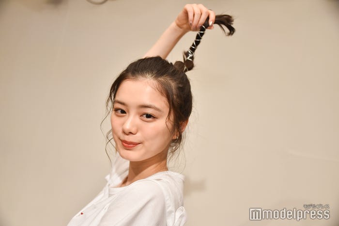 ヘアスタイルも可愛い/紺野彩夏 (C)モデルプレス