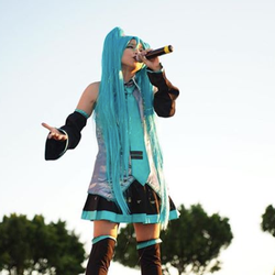 misono、初音ミクのコスプレ姿で歌唱ショット公開「可愛いーッッ!」