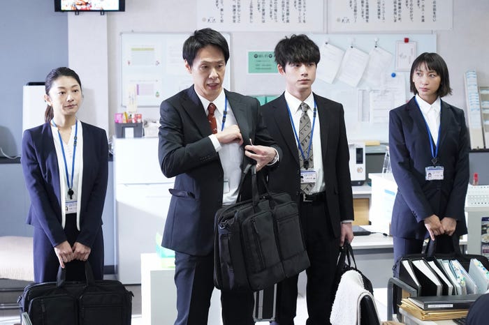 小池栄子、大倉孝二、坂口健太郎、杏/「競争の番人」第2話より(C)フジテレビ