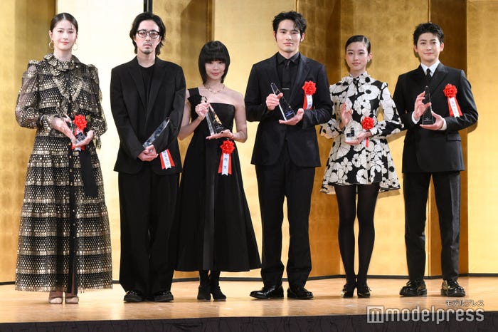 新人賞を受賞した松本若菜、若葉竜也、趣里、水上恒司、河合優実、高橋文哉(C)モデルプレス