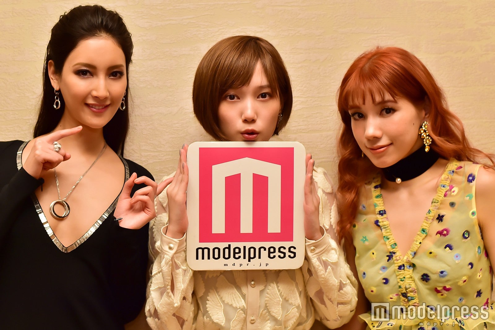 （左から）菜々緒、本田翼、仲里依紗（C）モデルプレス